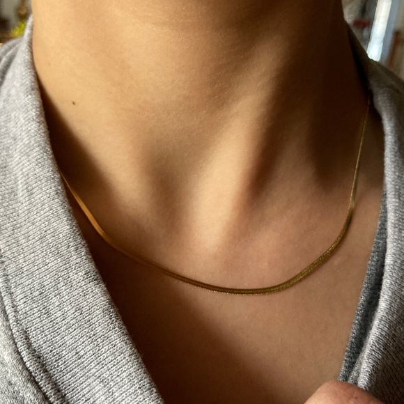 Jewelry - Gold snake chain